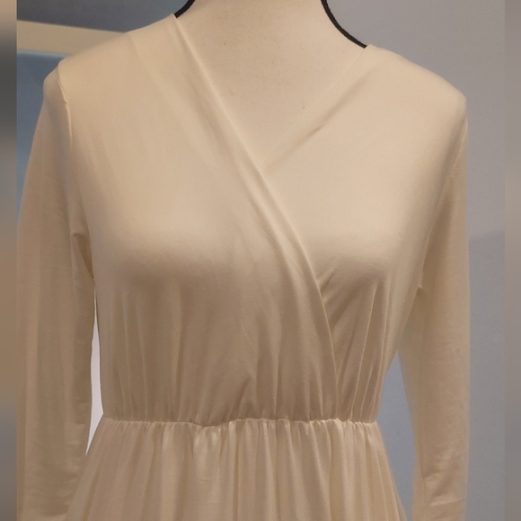 ILIA Elegant White Long Sleeve Dress - Picture 2 of 7